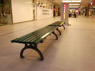 Hockerbank corona in shopping mall