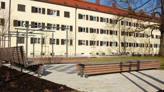 Parkbank Scala in München von Runge