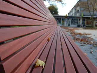 Parkbank Scala mit hoher Rueckenlehne in Bruehl