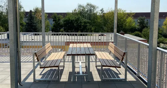 Parkbank und Tisch Lagarda in Neuzelle