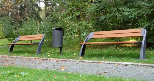Abfallbehaelter Fly und Parkbank Harmonie