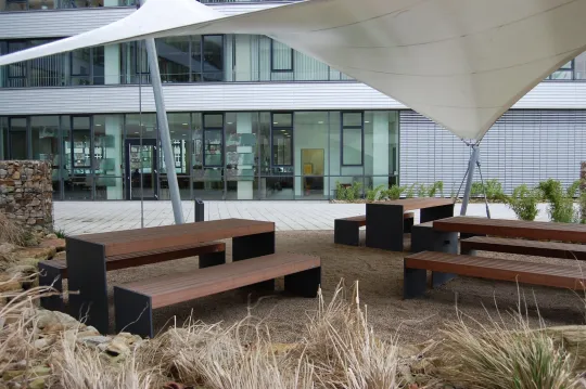 Parkbank und Tisch Weila