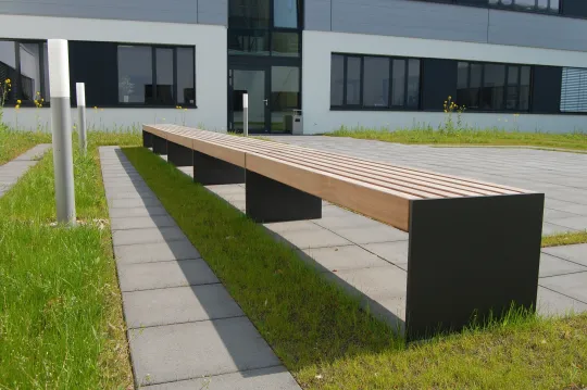 Parkbank Weila gekettet