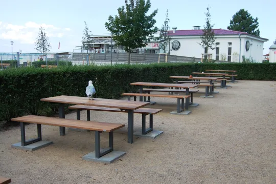 Parkbank und Tisch Lagarda