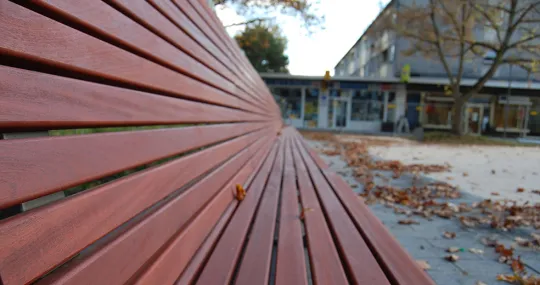 Parkbank Scala mit hoher Rueckenlehne in Bruehl