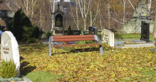 Friedhofsbänke mit Holz Guss und Stahl