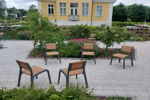 Kommunikative Park-Stühle für den öffentlichen Außenraum Floria Runge