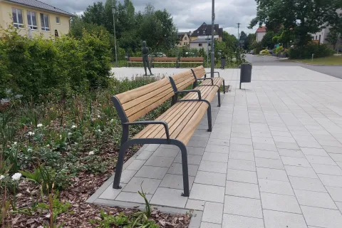 Parkbankreihe Floria vom Stadtmöblierer Runge