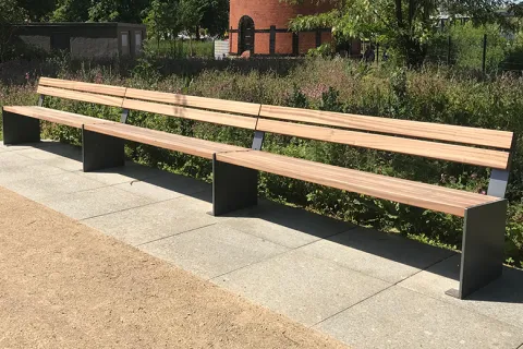 Parkbank Binga auf der LGS Burg